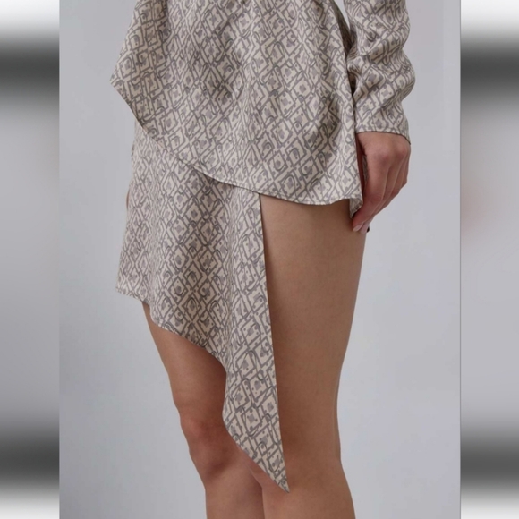 🆕 Silk Maison Romantic Allure Off-the-Shoulder Asymmetrical Silk Dress - Picture 5 of 16